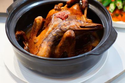 山水间竹筒饭店