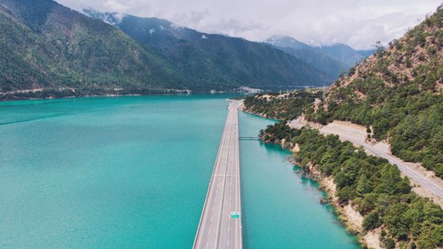 Lhasa-Nyingchi Expressway