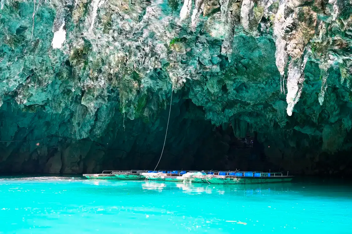 Các khách sạn gần Fengshan Sanmen Haitian Window Scenic Area
