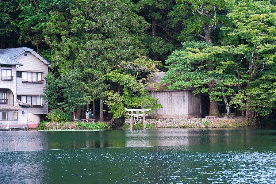 金鱗湖
