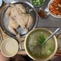 백숙이 맛있는 을지로'사랑방 칼국수'
