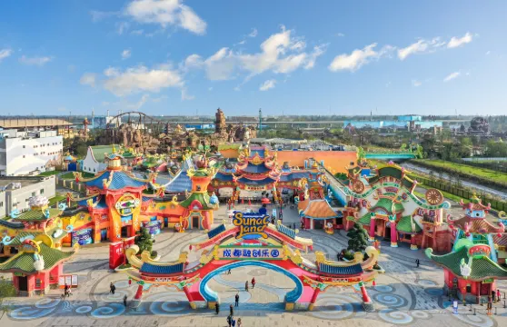 成都熱雪奇蹟4小時中高級雪道滑雪票(含雪具)大小同價