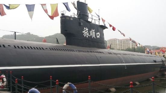 辽宁大连市旅顺口潜艇博物馆，来自全国各地的旅游观光，接受爱国