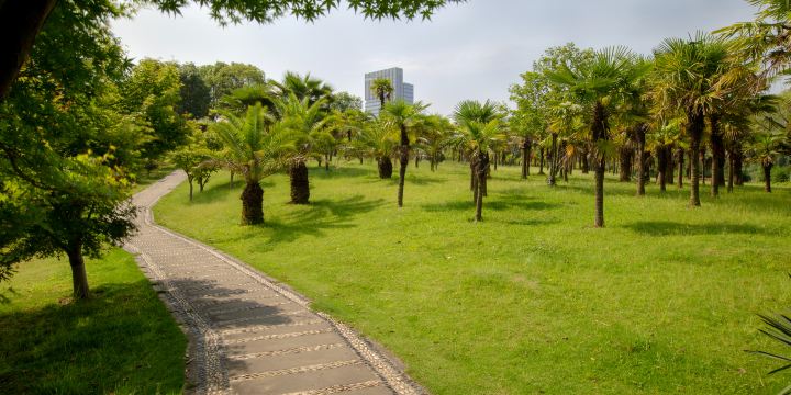 Yiwu Xiuhu Park
