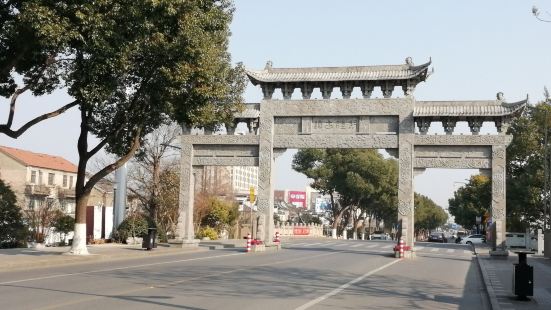 新塍古鎮是典型的兩街夾一河型市鎮，漫步在舊街道、老巷子里有點