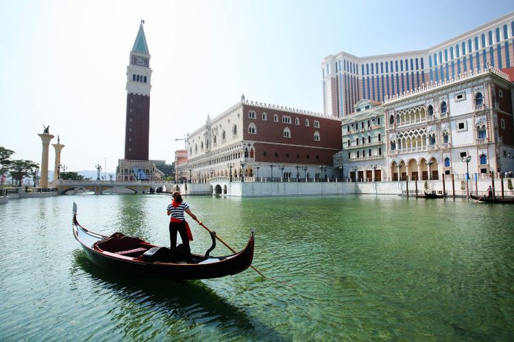 Rockport luxury shop cruise venetian