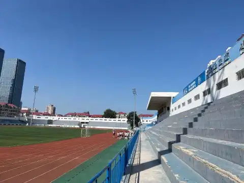 煙台市芝区人民体育場周辺のホテル