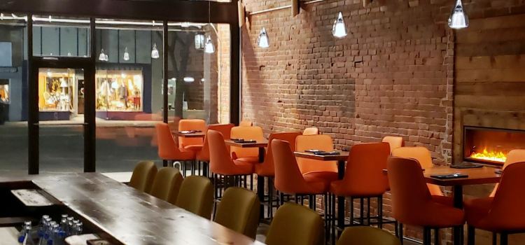 411 Restaurant & Lounge