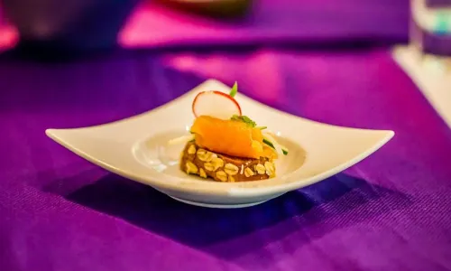 Q LOUNGE & RESTAURANT