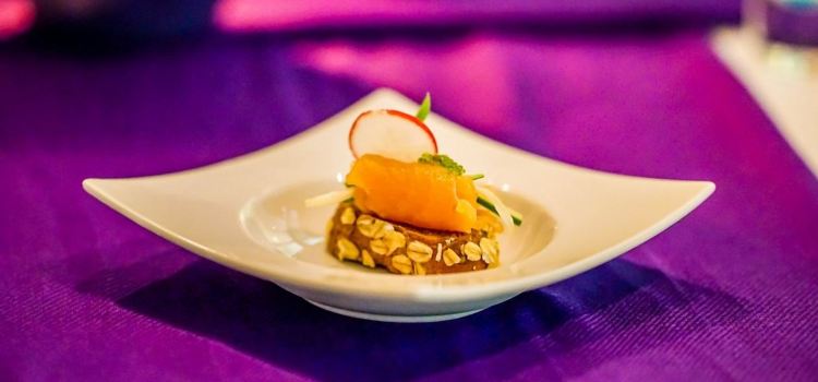 Q LOUNGE & RESTAURANT