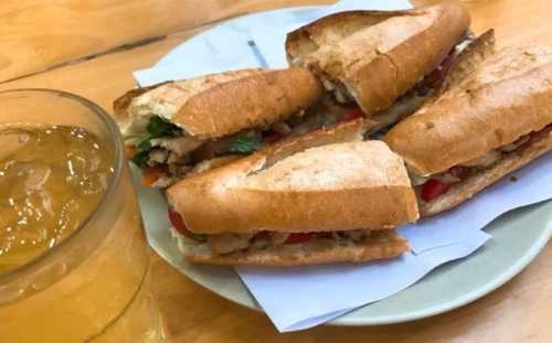 Ùmm Banh Mi & Cafe