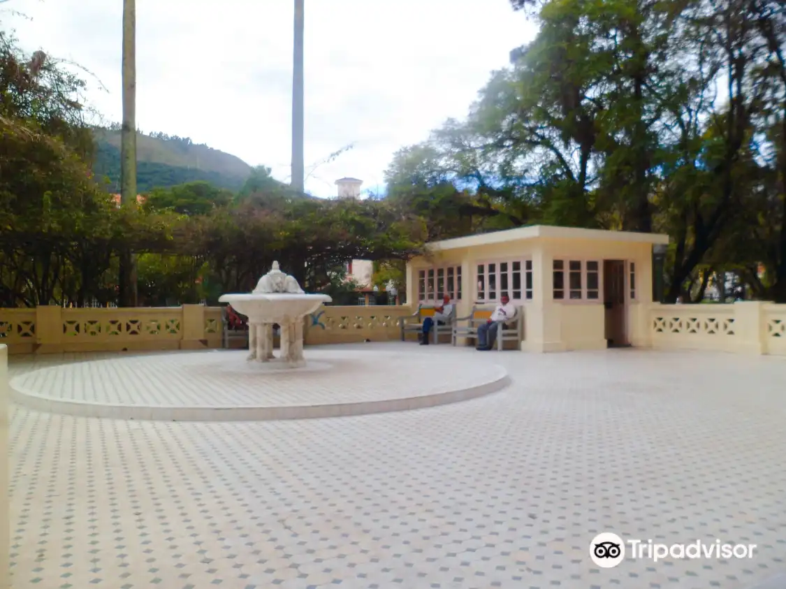 Hotels near Monkey's fountain