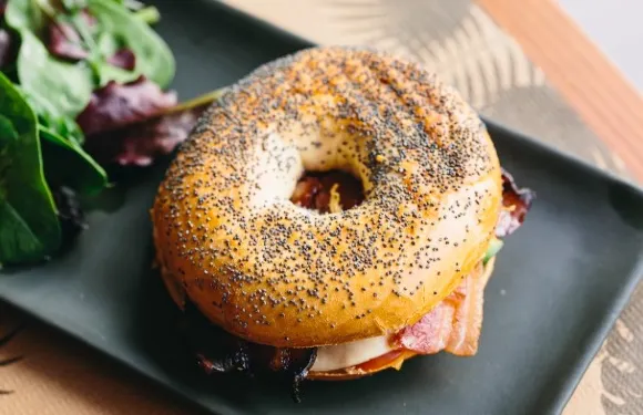 Best Bagel and Coffee