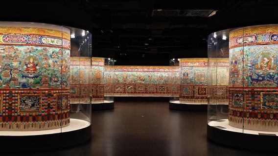 Colored Drawing Exhibition Hall