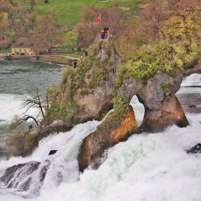 น้ำตกไรน์ (Rheinfall, Rhine falls)
