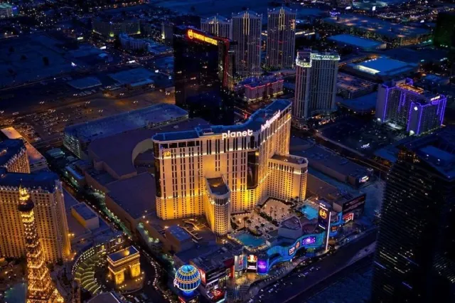 10 Best Shows in Las Vegas 2025: Acrobats, Magic, Comedy