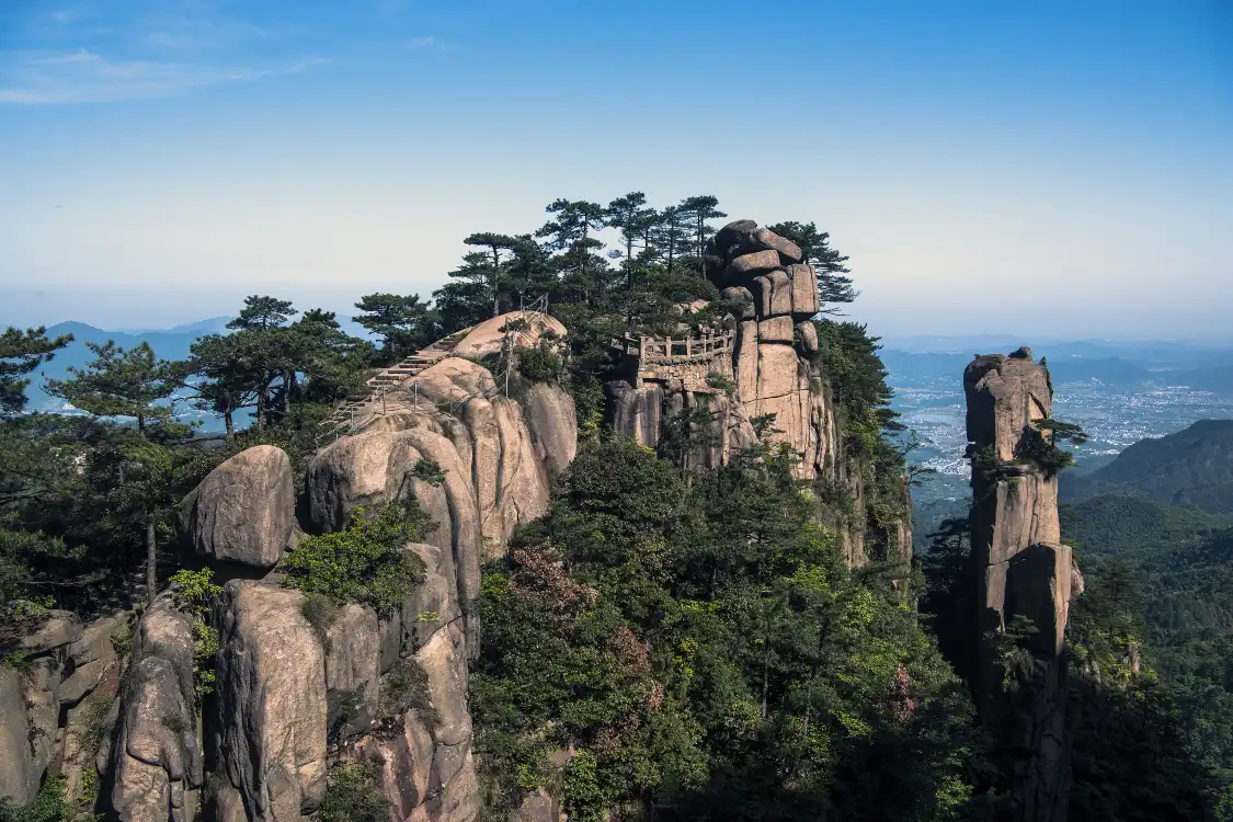 Hotels near Pillar of Stability