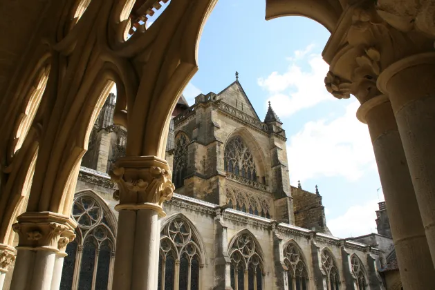 Отели с услугой баром в г. Байонна