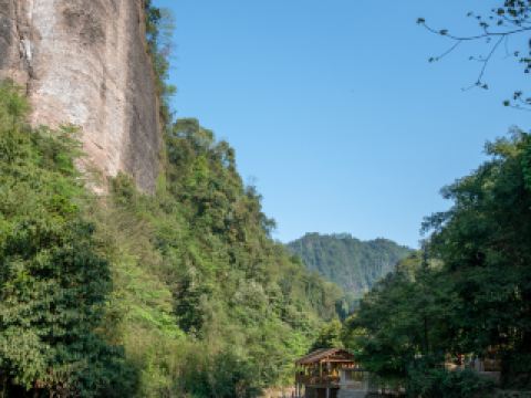 TESL高雄電競館附近住宿