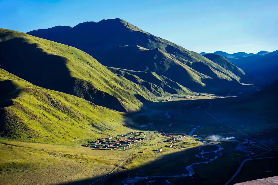 Hotels near Sertar Grassland