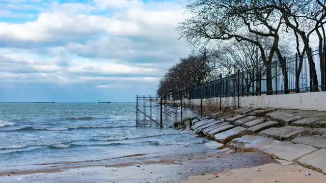 Hotels near Ohio Street Beach