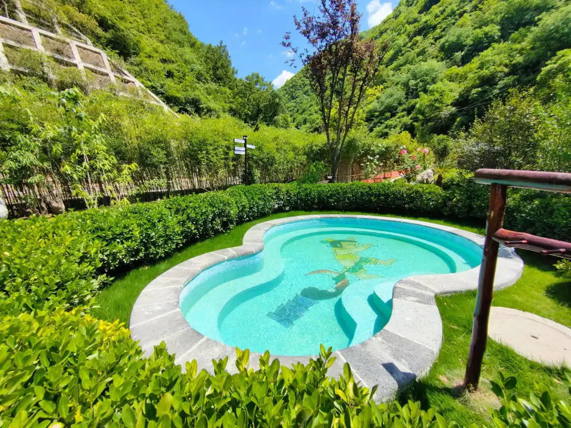 한석리 전원온천 리조트 주변 호텔