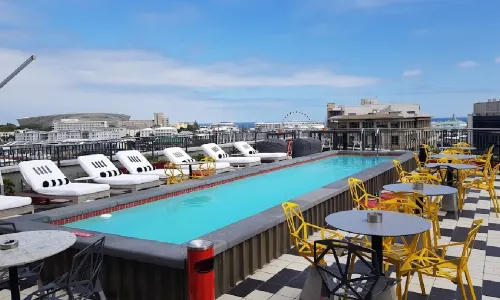 RED Roof bar