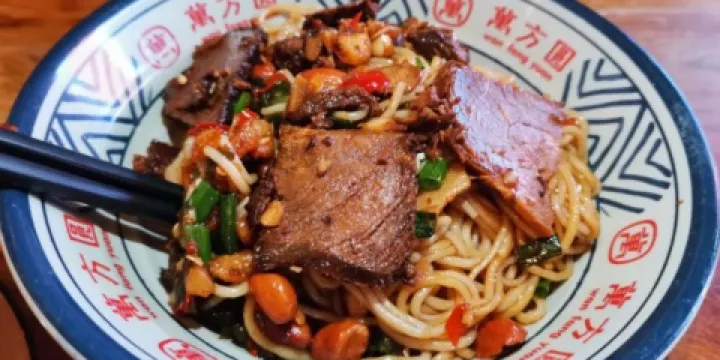 萬方圓拌粉瓦罐湯（滕王閣旗艦店）