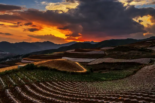 การชมพระอาทิตย์ตกที่คุนหมิง