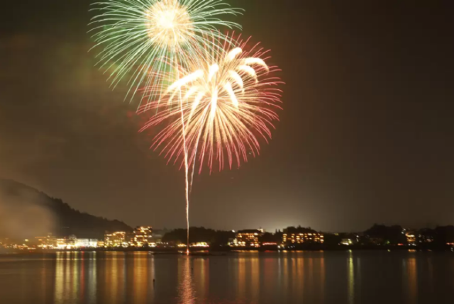 Mount Fuji and Lake Kawaguchi Opening Fireworks Festival | Fujikawaguchiko