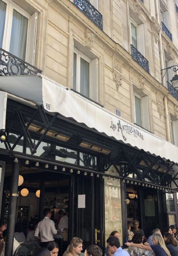 Les Antiquaires
