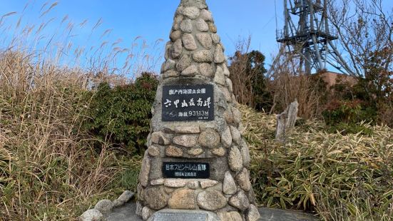 登山客がとても多い山。特に秋口にはよく賑わう。ロックガーデン