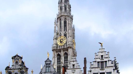 比利时第二大城市安特卫普的市中心有一座耀眼的大教堂塔楼，这座