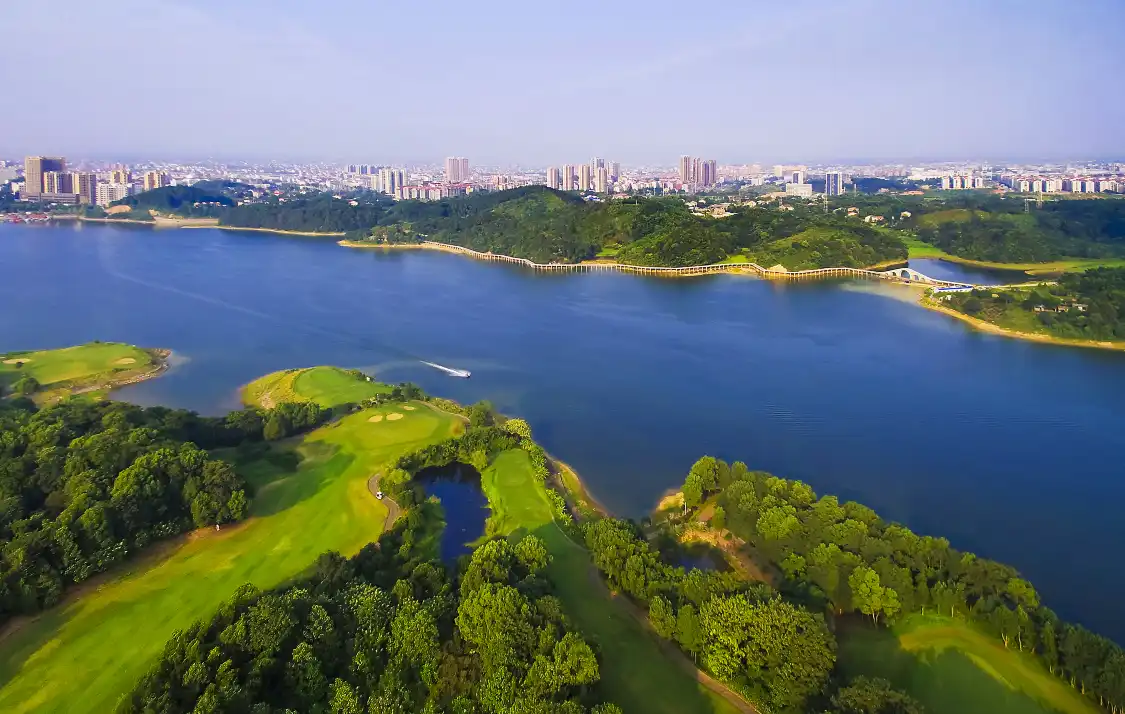 Hotels near Zishan Lake
