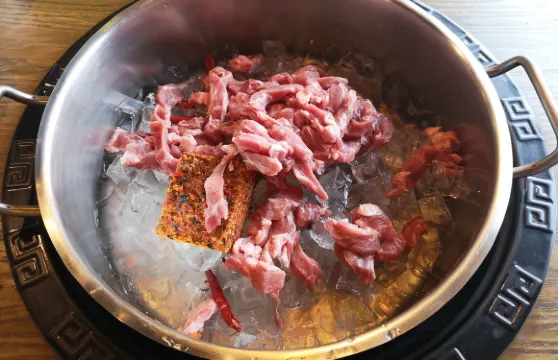 保力格冰煮羊火鍋