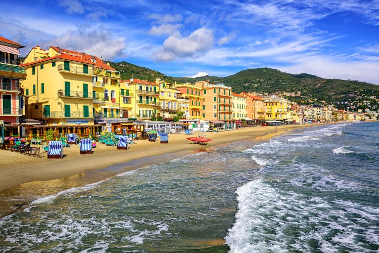Compare 5 airports near San Remo