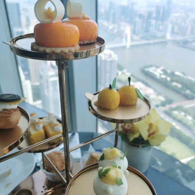 Afternoon tea at the Four Seasons! 下午茶