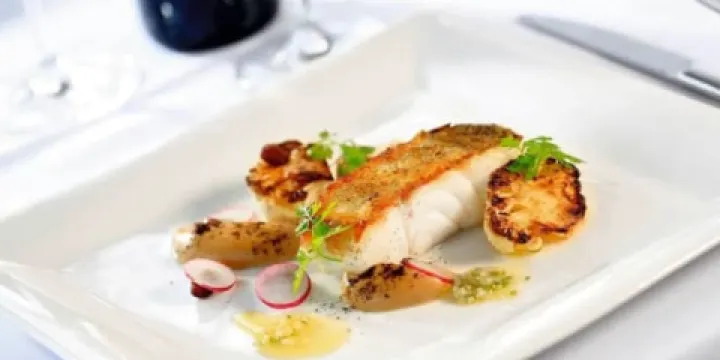 麥克唐納老英格蘭酒店的湖景餐廳