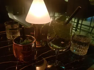 Hannelore - Bar & Living Room