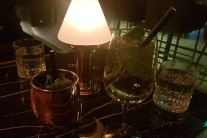 Hannelore - Bar & Living Room