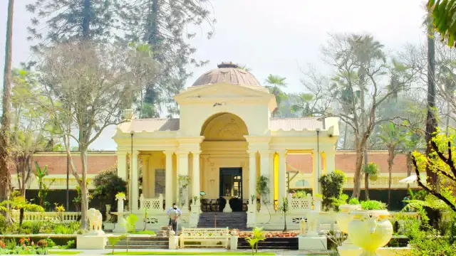 Hotels near Garden of Dreams