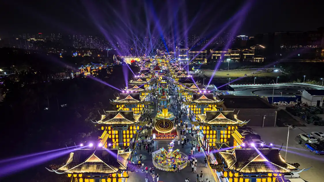 난닝의 밤 주변 호텔