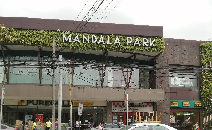 Compare 2 airports near Mandaluyong