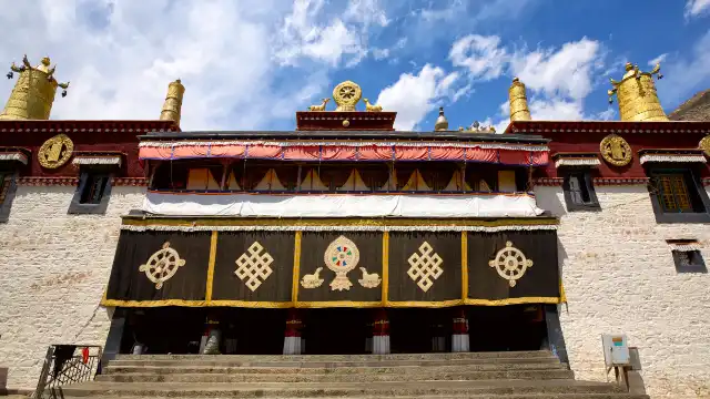 Hotels near Sera Monastery