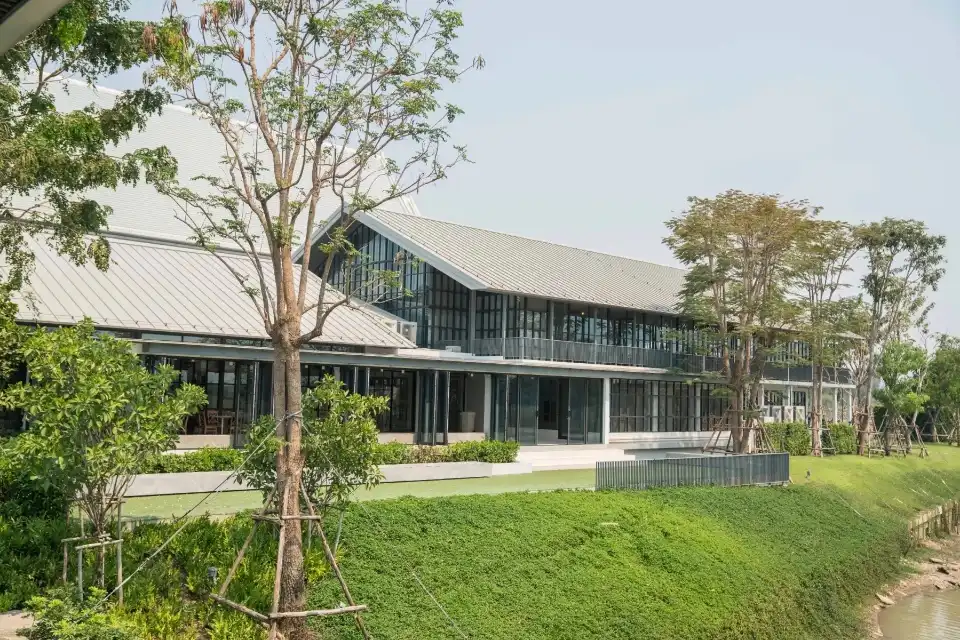 Hoteles cerca de Arts of the Kingdom Museum