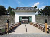 豪華な天守閣の「二条城」