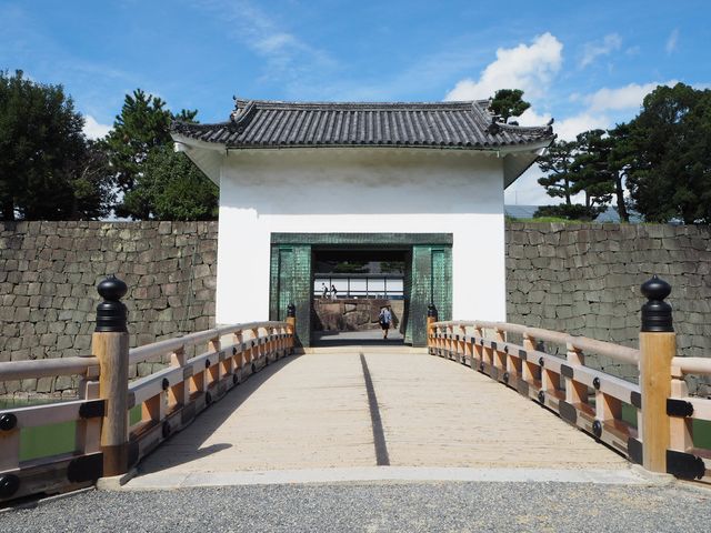 豪華な天守閣の「二条城」