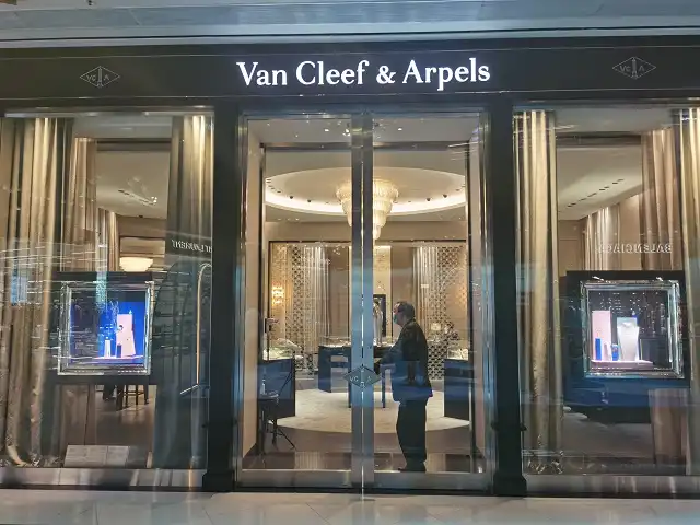 Hotels near Van Cleef & Arpels(Hong Kong - K11 Musea)