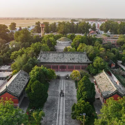 Hotels With Hot Tub in Zhongmu
