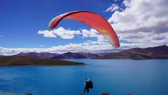 羊卓雍措(羊湖)國際滑翔傘基地